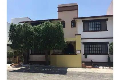 Casa en Venta en Claustros Del Parque, Querétaro, Querétaro 100-650