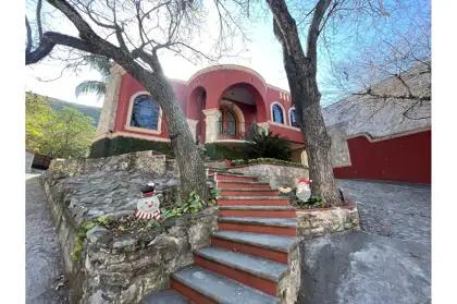 Casa en Venta en Bosques De La Pastora, Guadalupe, Nuevo León 100-581