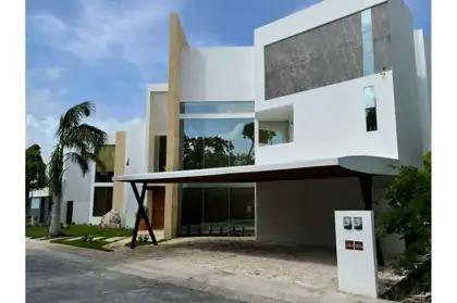 Casa en Venta en Puerto Morelos, Puerto Morelos, Quintana Roo 107-987